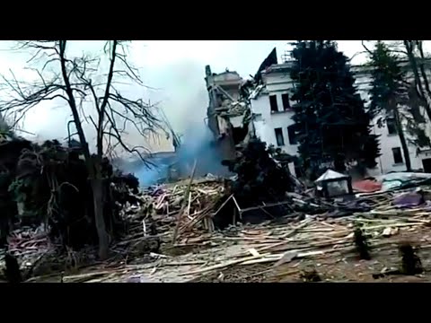Видео первых минут после бомбардировки драмтеатра в Мариуполе (2022) Новости Украины