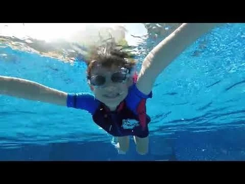 Learni kids how to swim properly