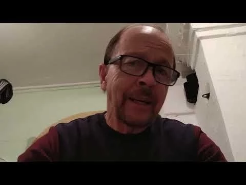 Смотрю передачу про дворовые песни!