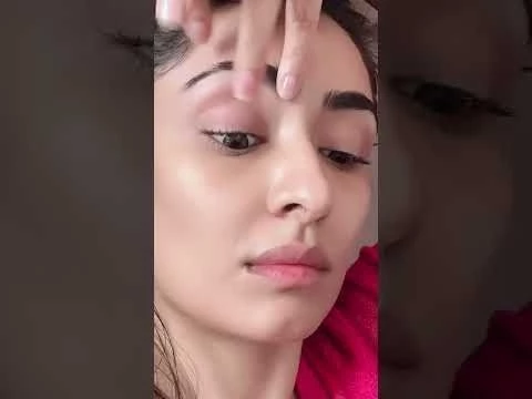 Facelift’s at home #faceyogabyvibhutiarora #FaceYoga #Saggingcheeks #liftdroopyface #Facemassage