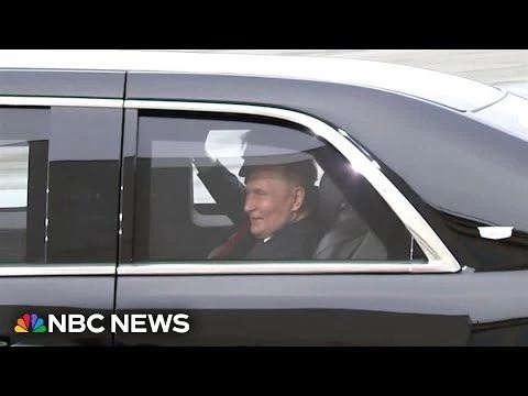Putin grins from inside Trump#39;s presidential vehicle at Alaska arrival ceremony