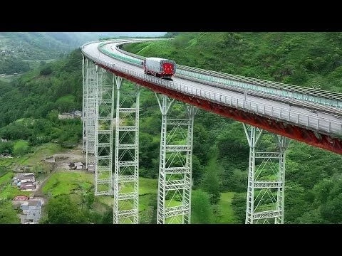 China’s Tallest but Scary Highway Built Over its Largest City