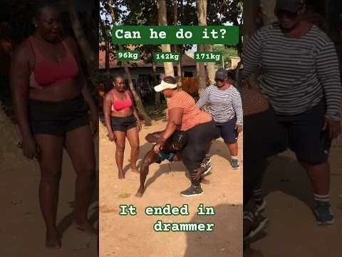 Squat challenge@LucywatersTV @Understandinggirlfriendofabuja @TrunksFit #fitness #squat