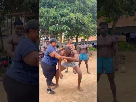 BIG SQUATTING DAY @Vegeta_pain @Freeza1144 @LucywatersTV @orangepiccolo7 #fitness #legday