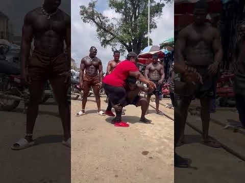 BIG SQUATTING DAY @LucywatersTV @Freeza1144 @gokupump #fit #legday