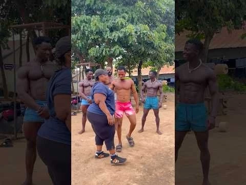 BIG SQUATTING DAY @LucywatersTV @Vegeta_pain @orangepiccolo7 @Freeza1144 #legday #fit