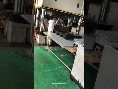 Plastic pallet molding machine #plasticpallet
