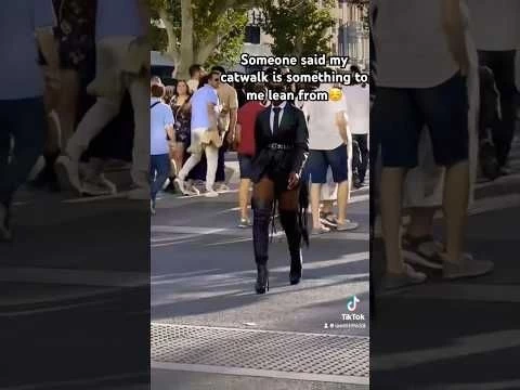 Let me knw if we should sign classes to help other who finds it difficult walking in heels #catwalk