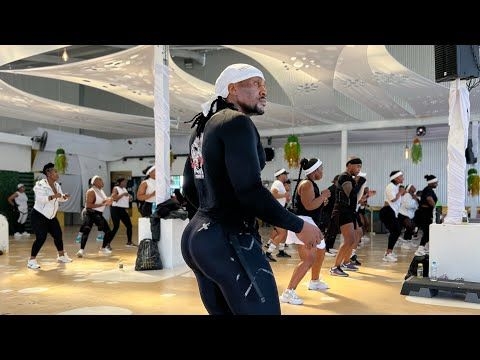 GROW GLUTES FAST by walking on a SQUAT @nyawolomshini21